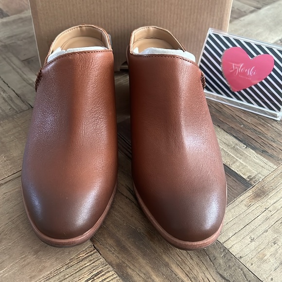 🔥Ugg Lovisa Mule NWT - Picture 6 of 6